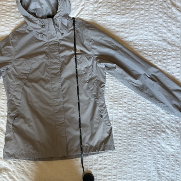 The North Face rain jacket size small, never worn - Picture 9 of 10